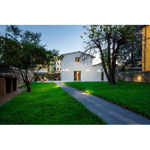 The City Oasis, a Villa inside Lucca with Private