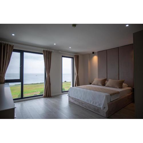 THE DECK OTEL