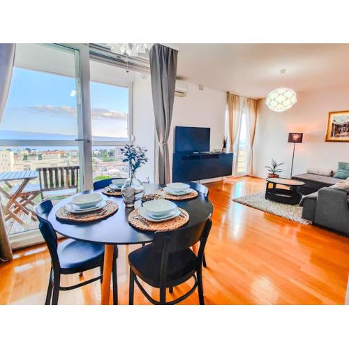 The Golden View Apartment