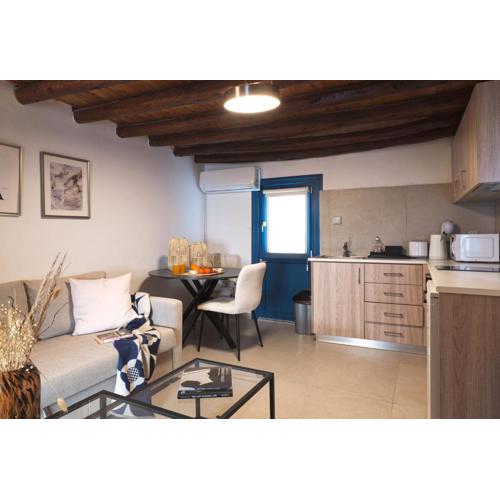 The Hideaway Suite, Cozy Courtyard Retreat in the Hills