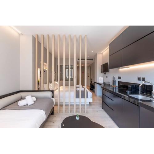 The HostMaster Deluxe Suite
