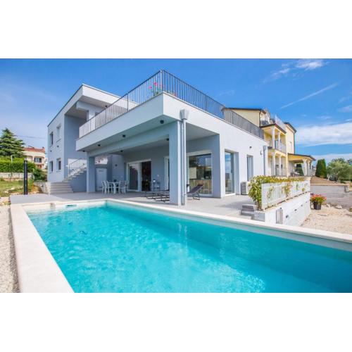 the Maj house