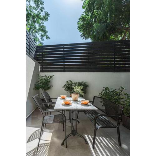 The Meta Stay - Backyard Oasis with Rooftop Access