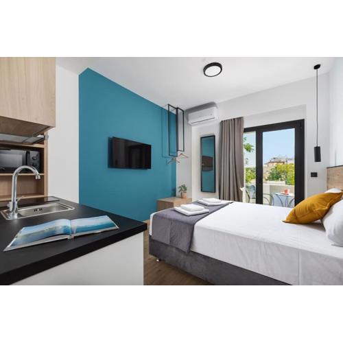 The Meta Stay - Sunny Getaway with Rooftop Access