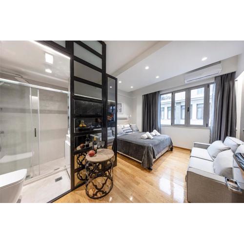 The Monastiraki Metro Lux Suite!