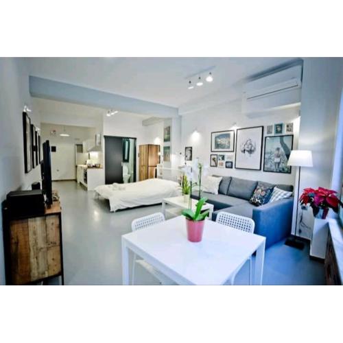 The old Tailor Factory White Room