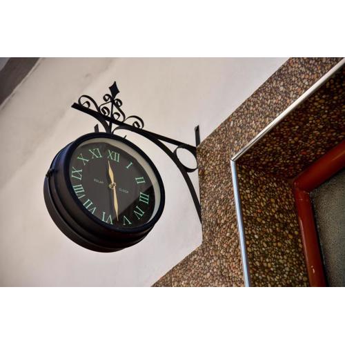 THE OLD TOWN CLOCK