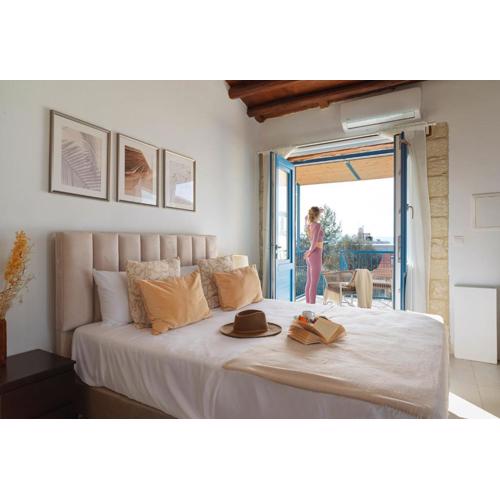 The Orchard Loft Secluded Balcony Stay with Panoramic Views