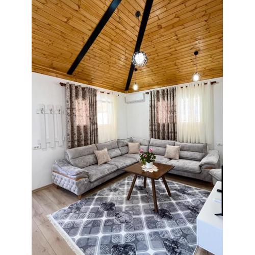 The Parkside Villa Apartment II