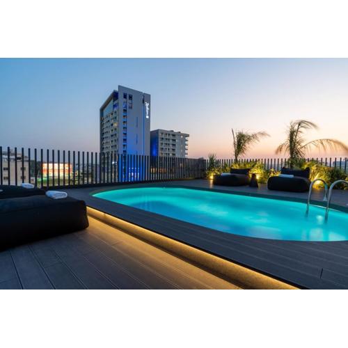The Penthouse - 3BR Seaview with Private Pool in Larnaca