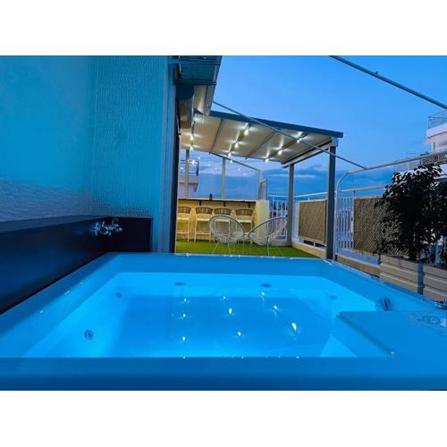 The Penthouse Private Jacuzzi & Lycabettus View