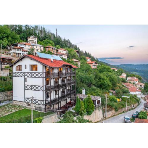 The Pine Living - Guesthouse with Coworking space & Spa
