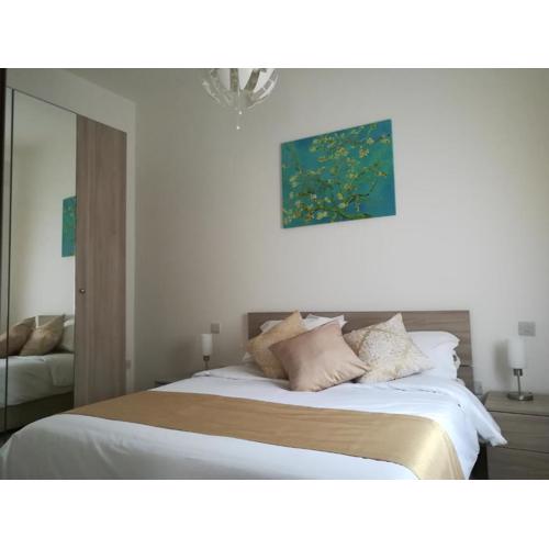 The Premier Suite - Fully Airconditioned - Ample Parking