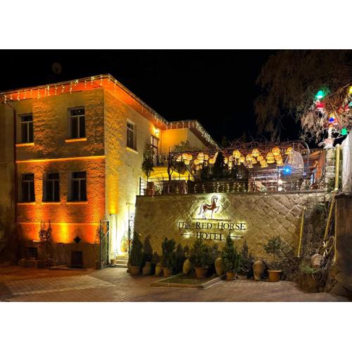 THE RED HORSE HOTEL