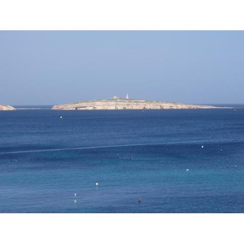The Sea just Across the Road - Flat 3