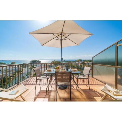 The Shell ll NEW at the beach, with Sea Views and Swimming Pool