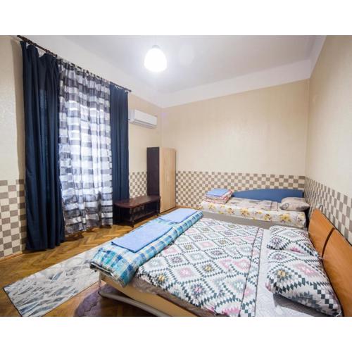 The Square - 2 bedrooms Retro Flat, 1st fl