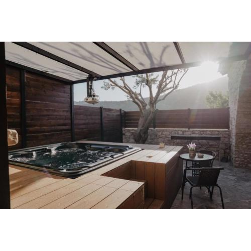 The Stonehouse Suites with Private Bath Spas