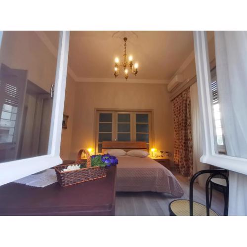 The Traditional Athenian house for 6, near metro
