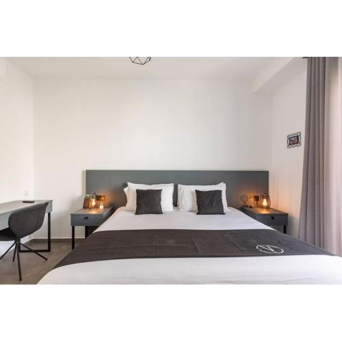 The Valley Room 7 condo with parking on premises