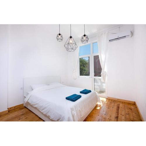 The WHITE APARTMENT - Bogoridi Main Street