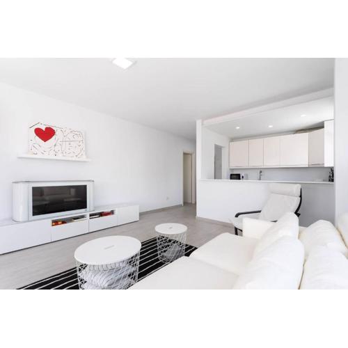 THE WHITE HEART HOUSE – ATTIC SEA VIEW