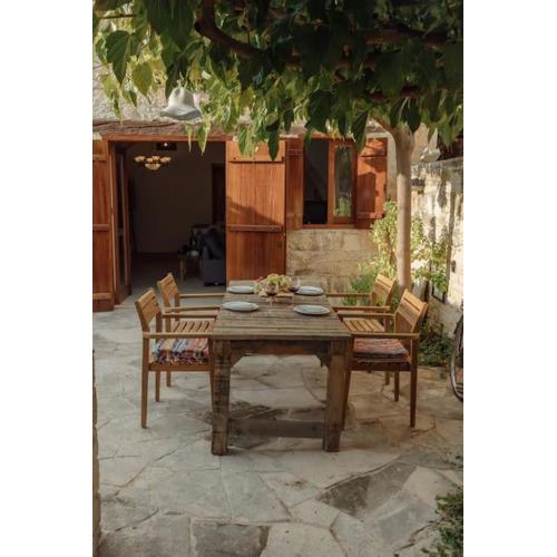 The Yard Traditional Residence