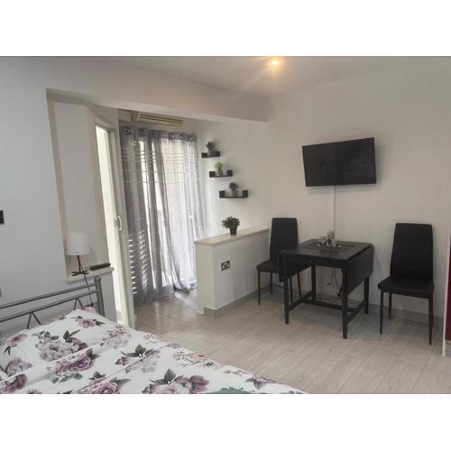 Theodoros Apt.22