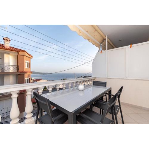 Theophile Apartment
