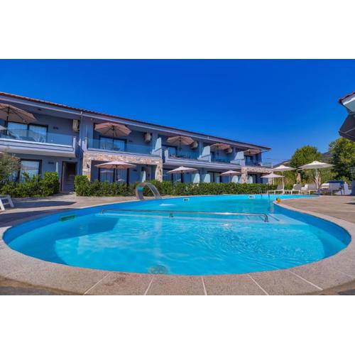 Theros Villas & Suites