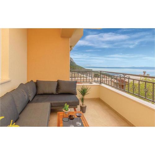 Three-Bedroom Apartment In Makarska