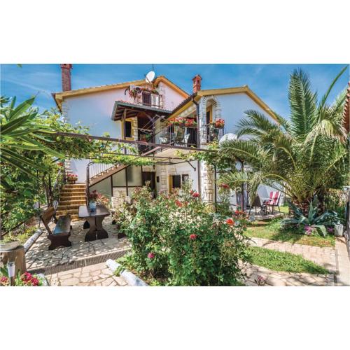 Three-Bedroom Apartment In Medulin