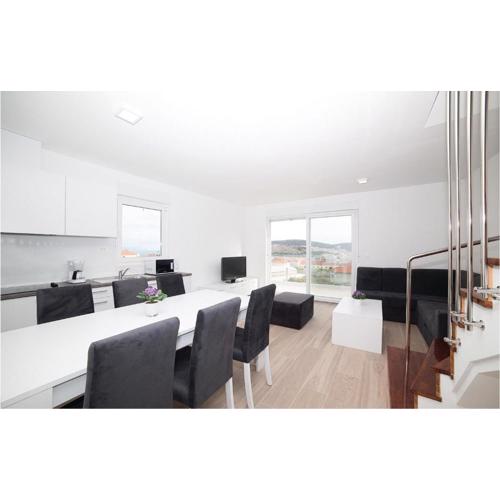 Three-Bedroom Apartment In Trogir