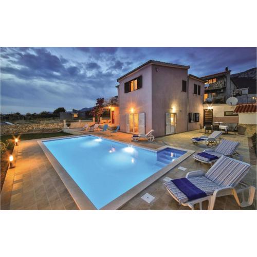 Three-Bedroom Holiday Home In Kastel Sucurac