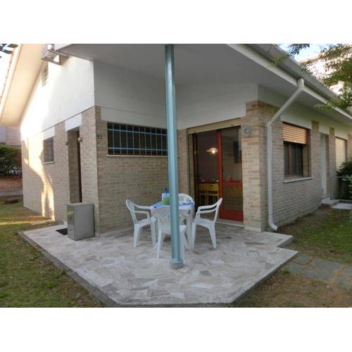 Three-Bedroom Villa with garden, parking and ac
