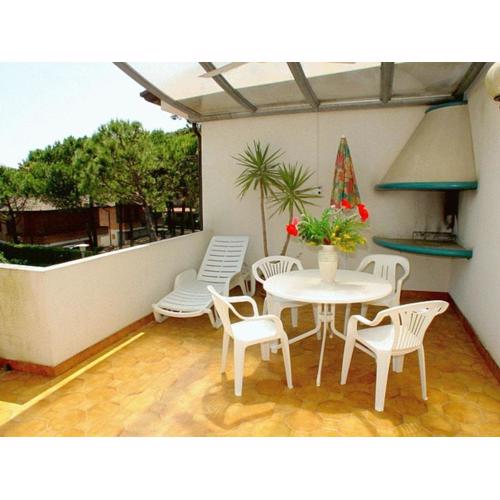 Three room flat with WI-FI and private parking space 100mt from Lignano beach