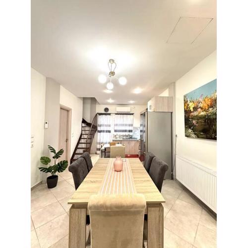 Tide and Tonic spacious 1bd apartment with extra Loft Style Sleeping Area, Paleo Faliro