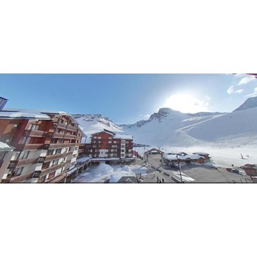 Tignes rond point des pistes vue panoramique au soleil