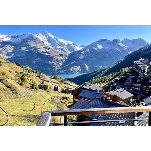 Tignes, ski aux pieds, vue d\