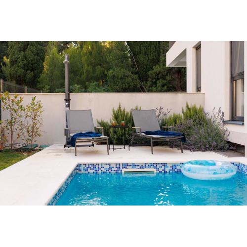 Time&Joy apartment with private pool