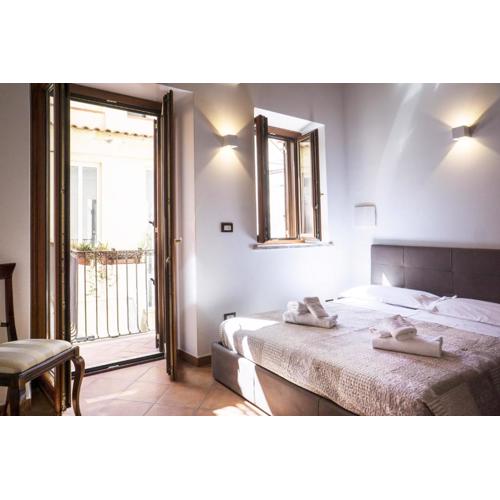 Tina House - Il cortile nel centro storico di Taormina