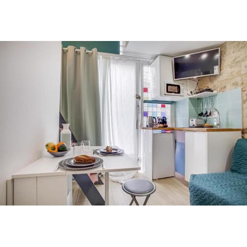 Tiny boutique studio in Paris 11