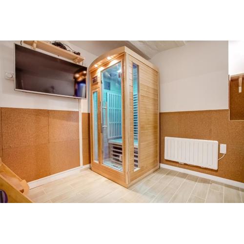 Tiny Duplex with Sauna in the 11