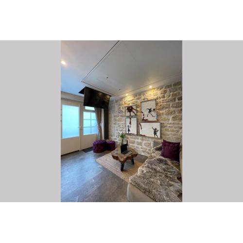 Tiny Gallery Paris Gare Montparnasse