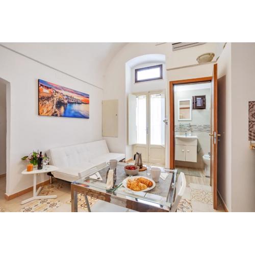 Tiny House 21 Bright Aparment