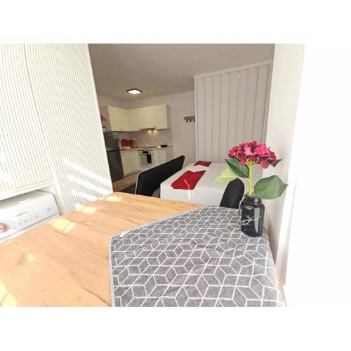 Tiny Rose Studio