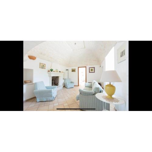 Tipico Casale Pugliese immerso nel verde
