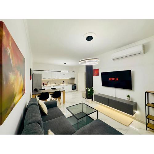 Tirana - GGpremiumstays - 2 double bedrooms deluxe apartment with balcony