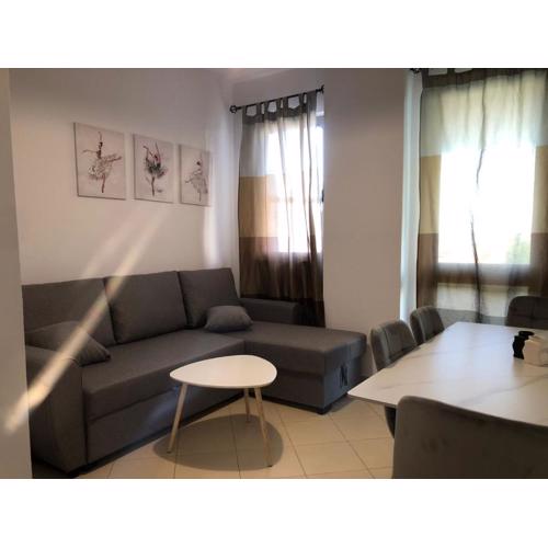 Tirent Apartment - Comfortable 1-Bedroom Stay in Fresku