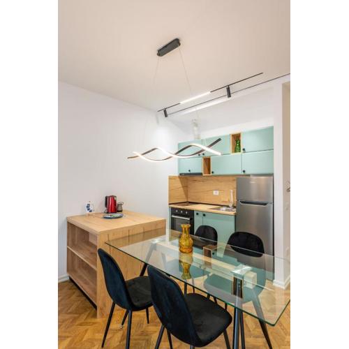 Tirent Apartment-Modern Bedrooms Stay Near Liqeni i Thatë